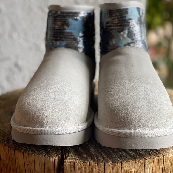 UGG SEQUIN Grey Suede Boots - Picture 3 of 7